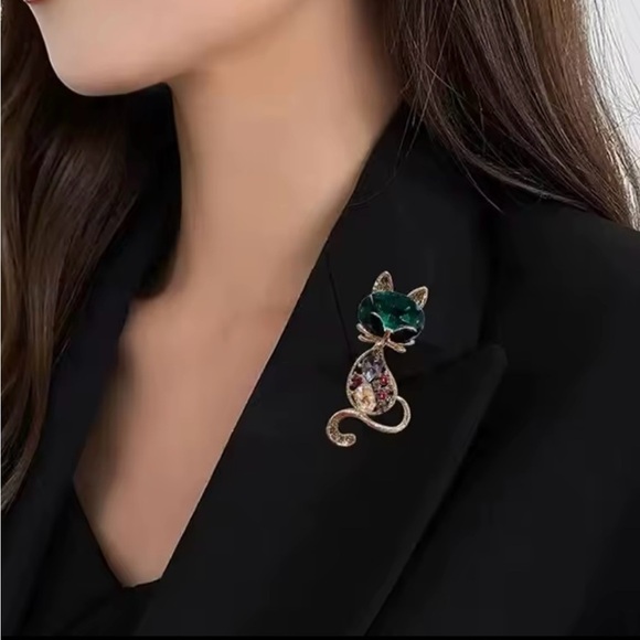 Cat Brooch with Blue and Green Crystals, NWT - Picture 4 of 4